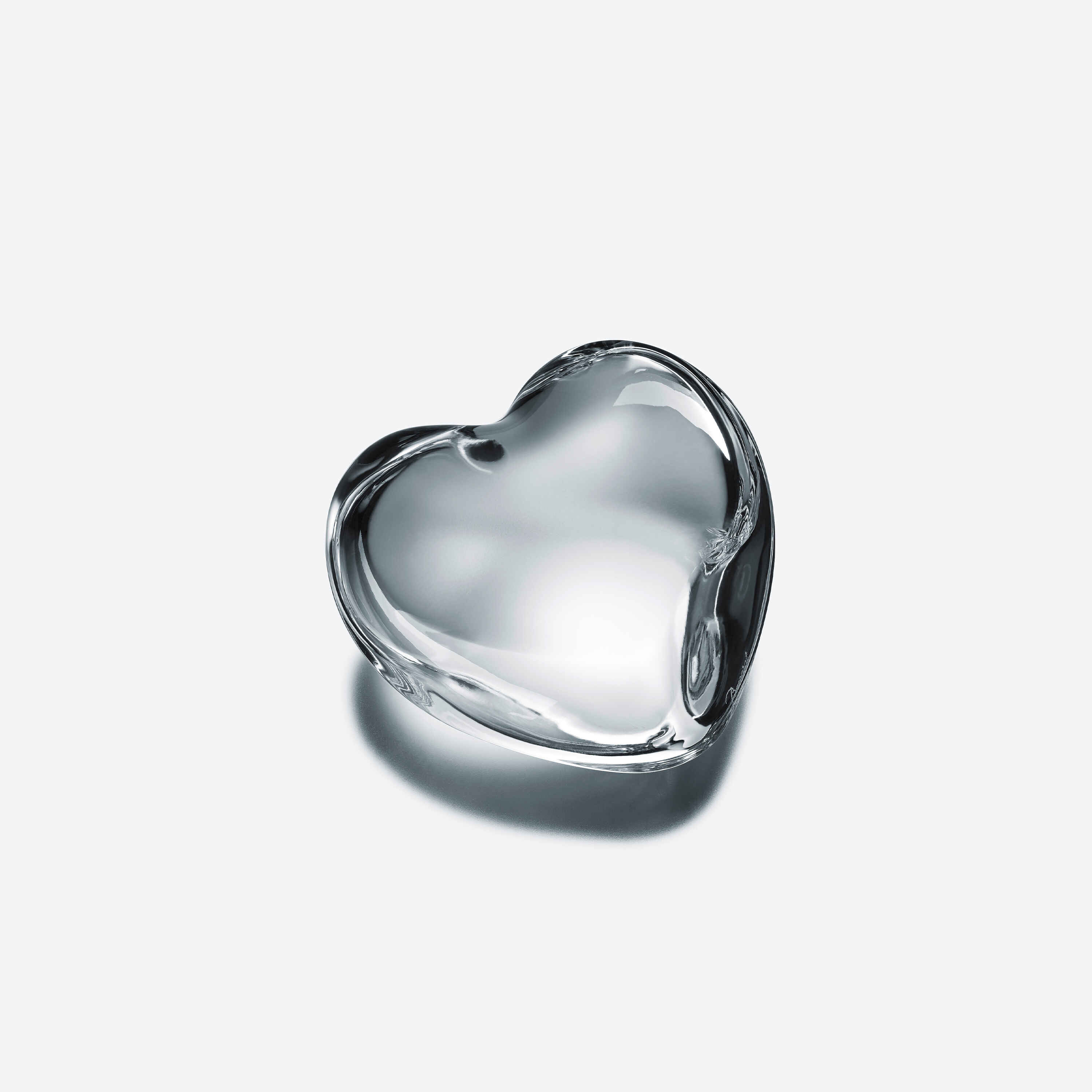B Baccarat バカラ 天使 ANGEL PRESENTING HEART Baccarat Coeur Amor Heart in Clear | Lee Michaels Fine Jewelry