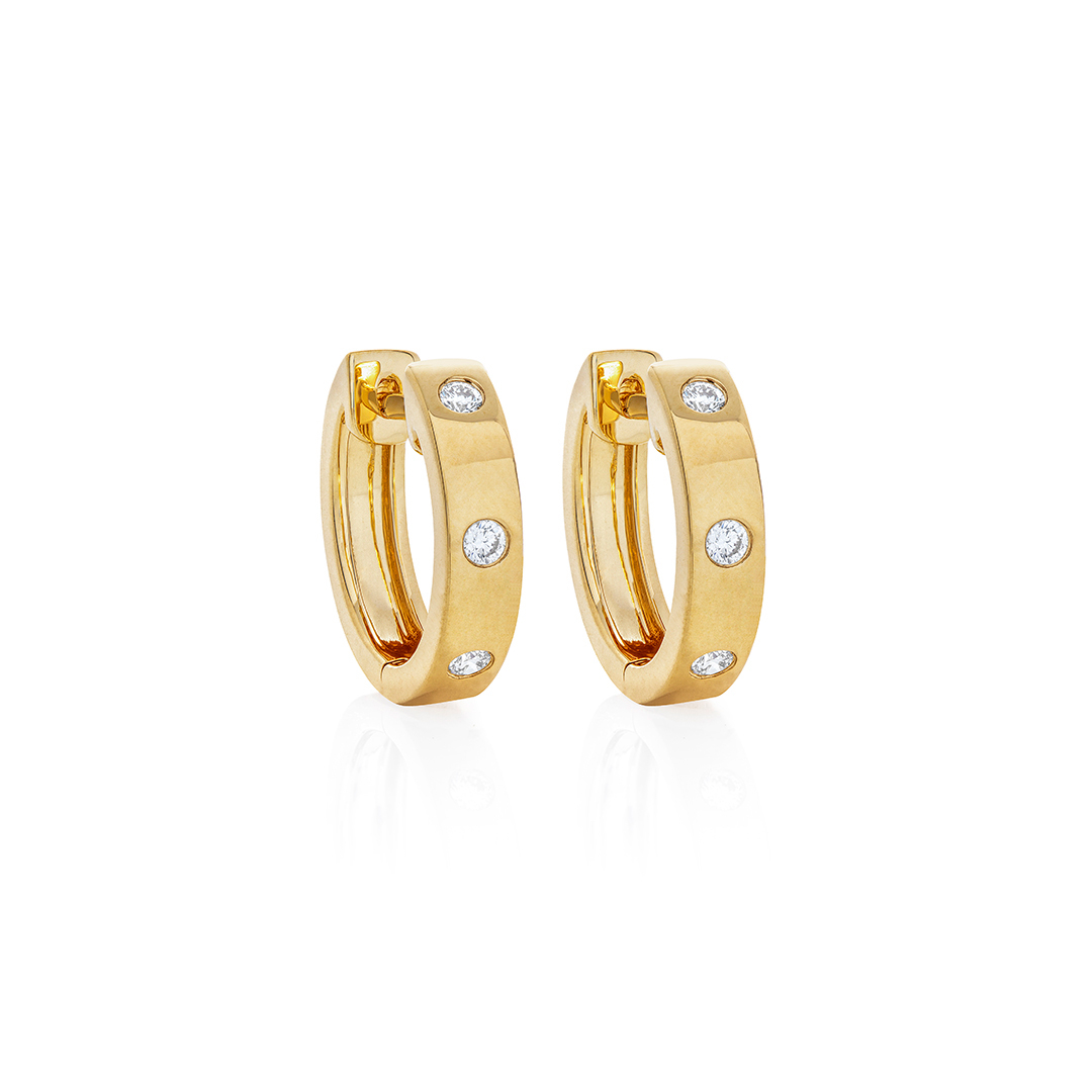 エムン　0513 13mm Flush Mount Three Diamond Hoop Earrings in 14K YG | LMFJ