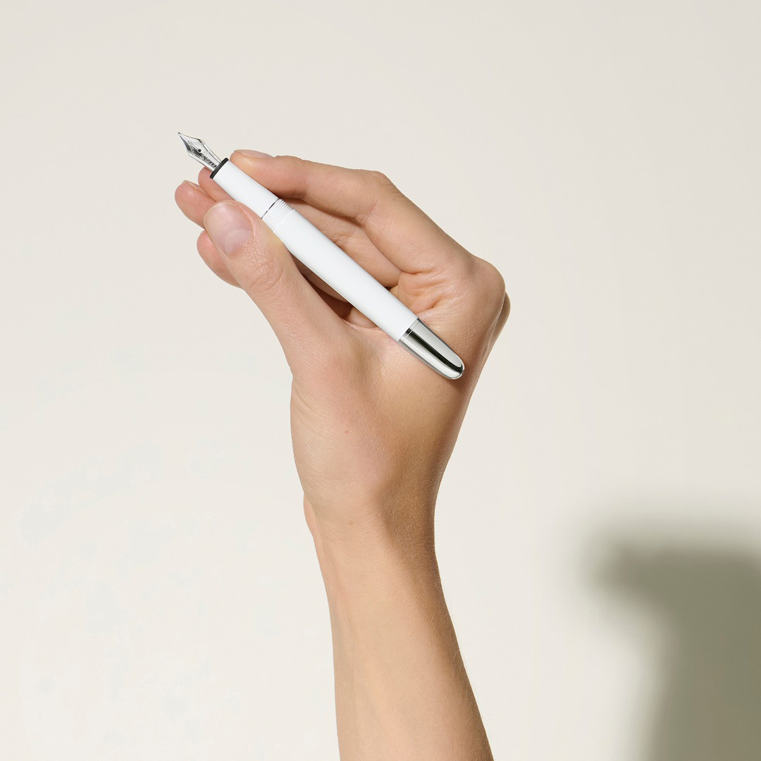 Montblanc Meisterstück White Classique Fountain Pen (M) | LMFJ